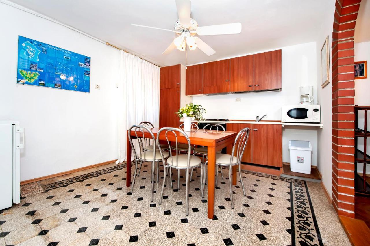 Carera Seaview Apartments Ровинь Экстерьер фото
