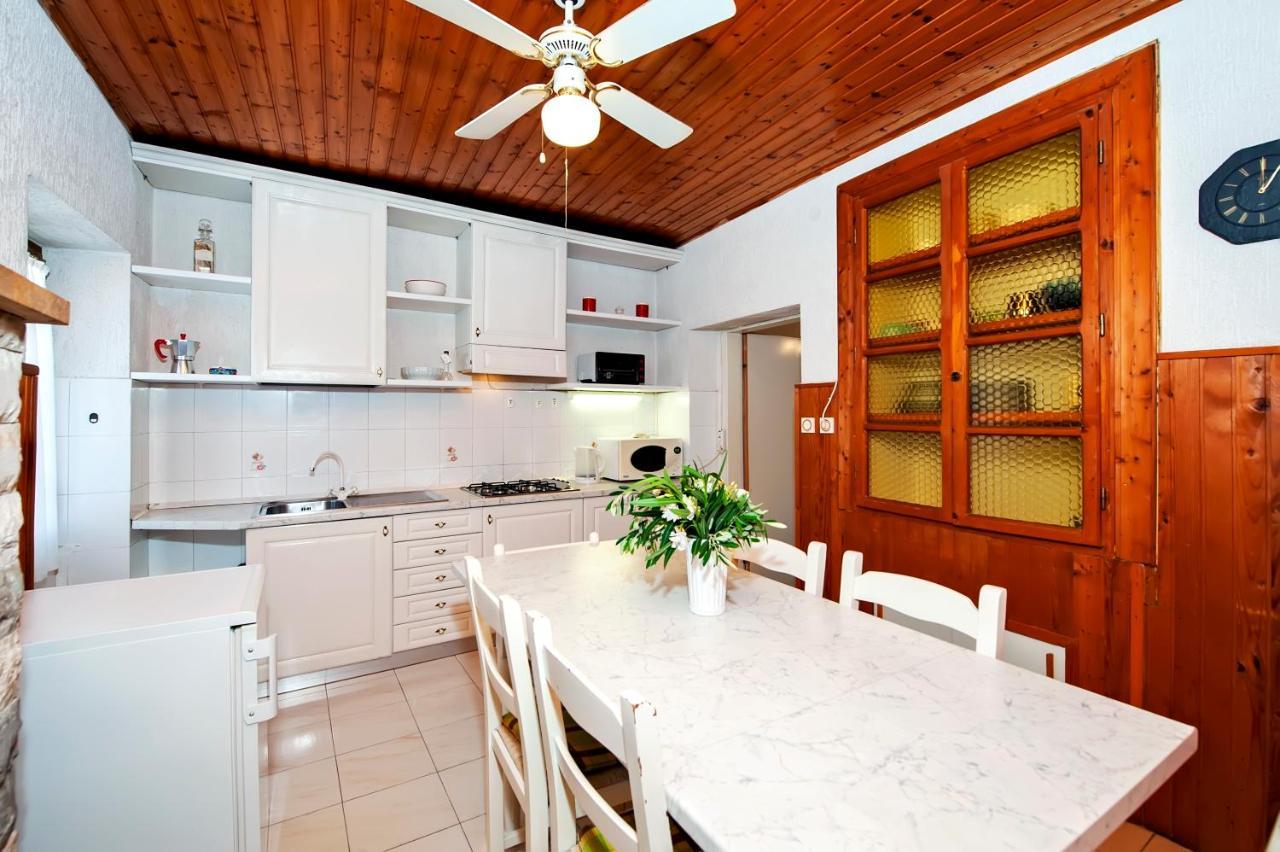Carera Seaview Apartments Ровинь Экстерьер фото