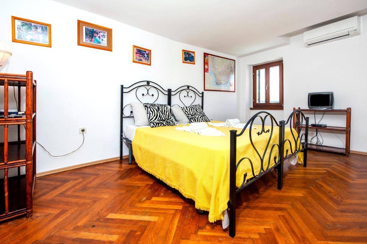 Carera Seaview Apartments Ровинь Экстерьер фото