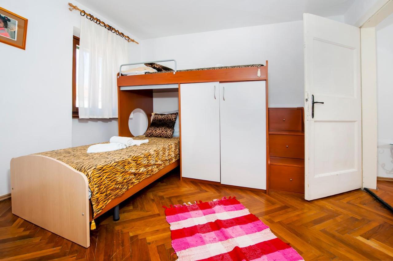 Carera Seaview Apartments Ровинь Экстерьер фото